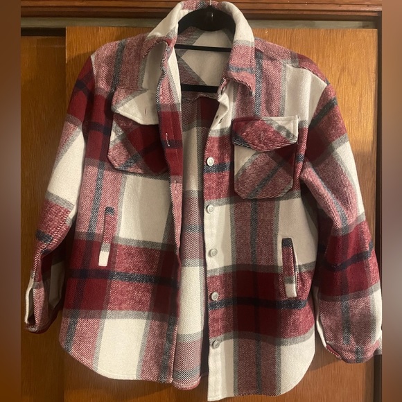 Women’s red plaid shacket (M) - Picture 2 of 4
